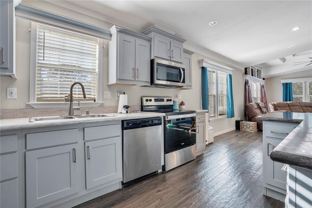 待售: $240,000 (3 贝兹, 2 浴室, 1440 平方英尺)