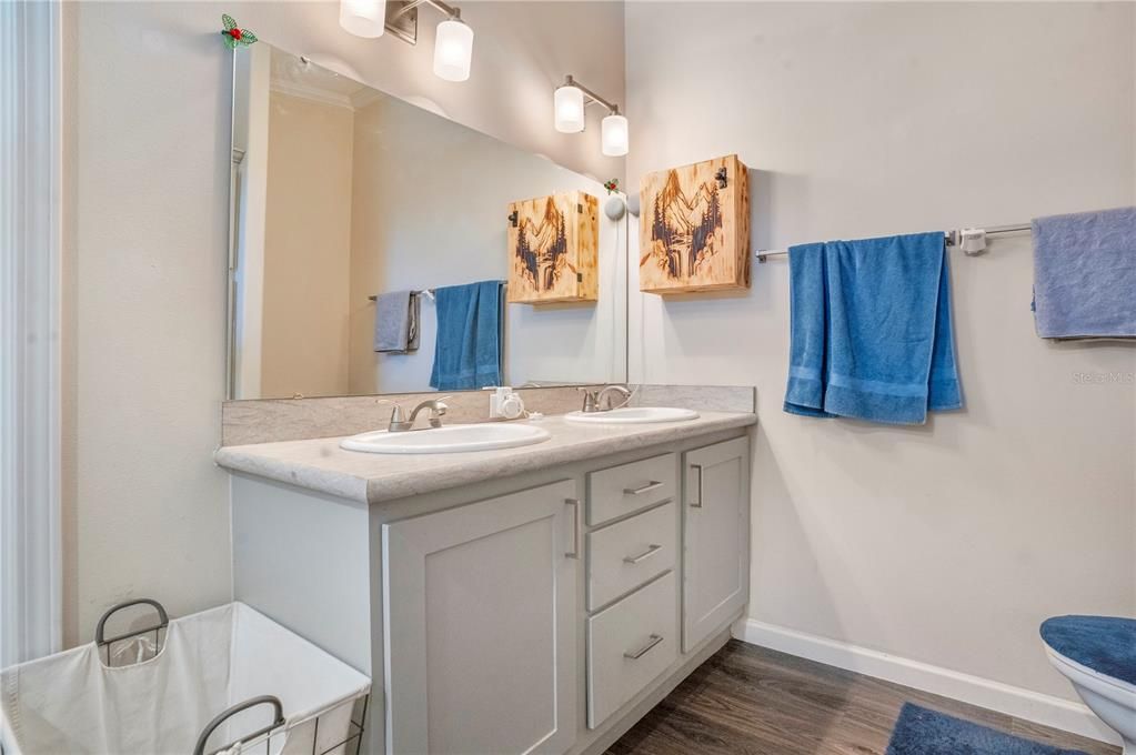 待售: $240,000 (3 贝兹, 2 浴室, 1440 平方英尺)