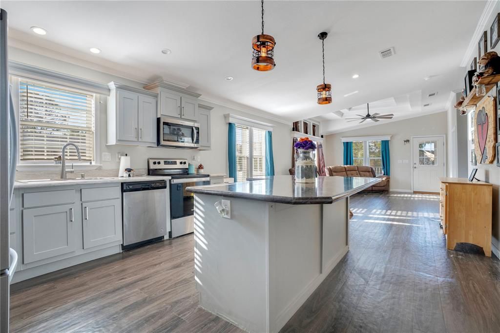 待售: $240,000 (3 贝兹, 2 浴室, 1440 平方英尺)