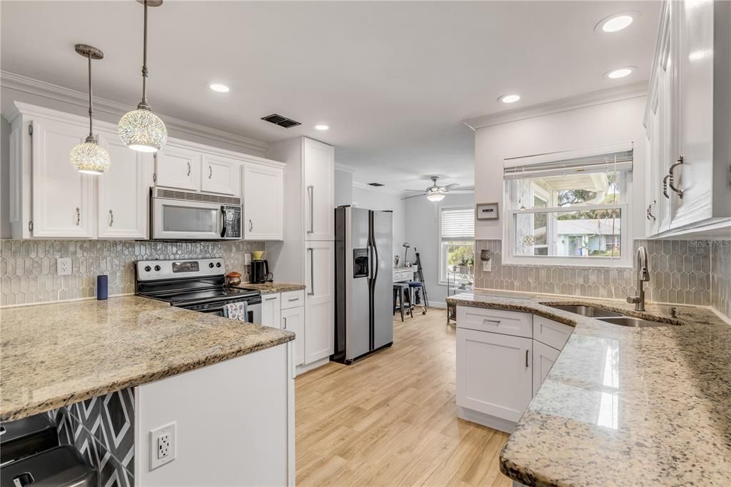 For Sale: $335,000 (3 beds, 2 baths, 1605 Square Feet)