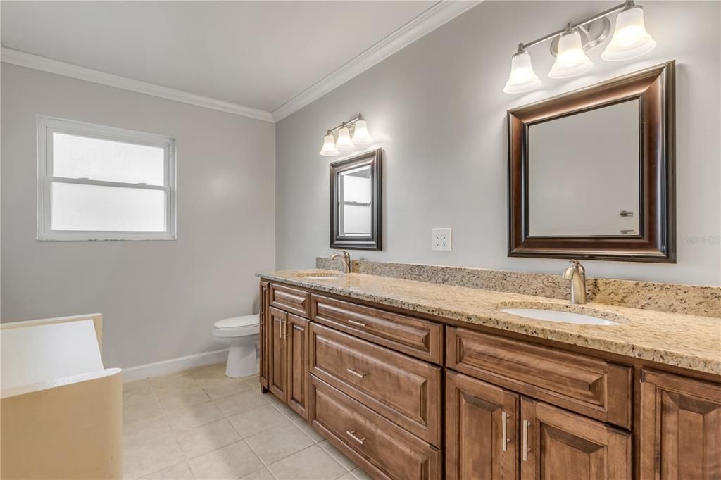 For Sale: $335,000 (3 beds, 2 baths, 1605 Square Feet)