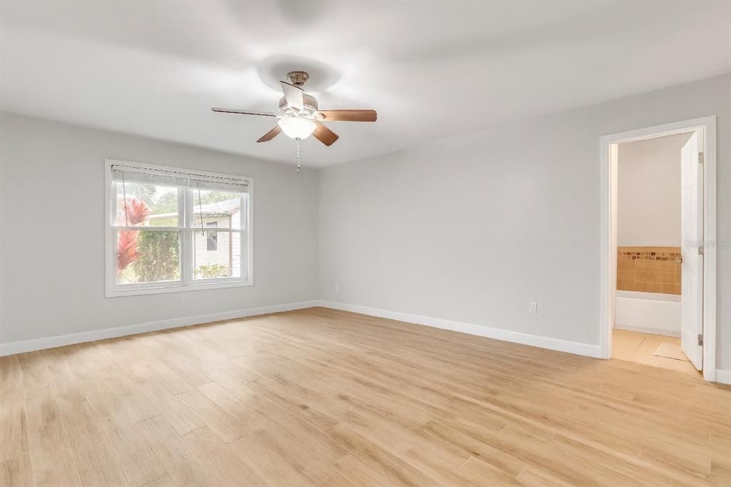 For Sale: $335,000 (3 beds, 2 baths, 1605 Square Feet)