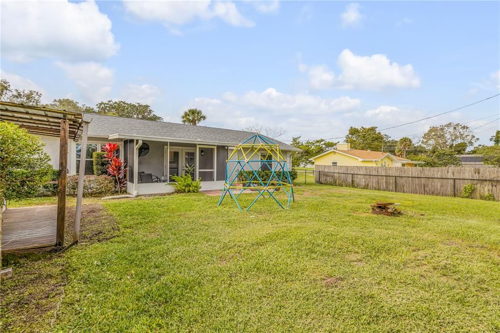 For Sale: $335,000 (3 beds, 2 baths, 1605 Square Feet)