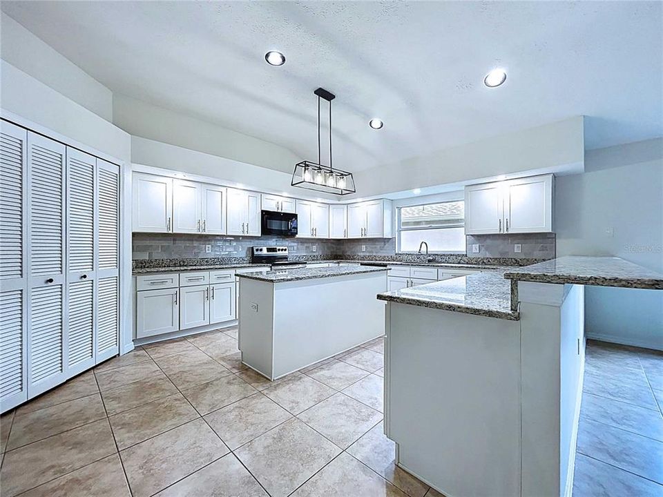 待售: $739,900 (5 贝兹, 3 浴室, 3249 平方英尺)