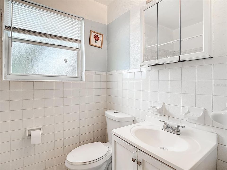 待售: $295,000 (2 贝兹, 1 浴室, 840 平方英尺)