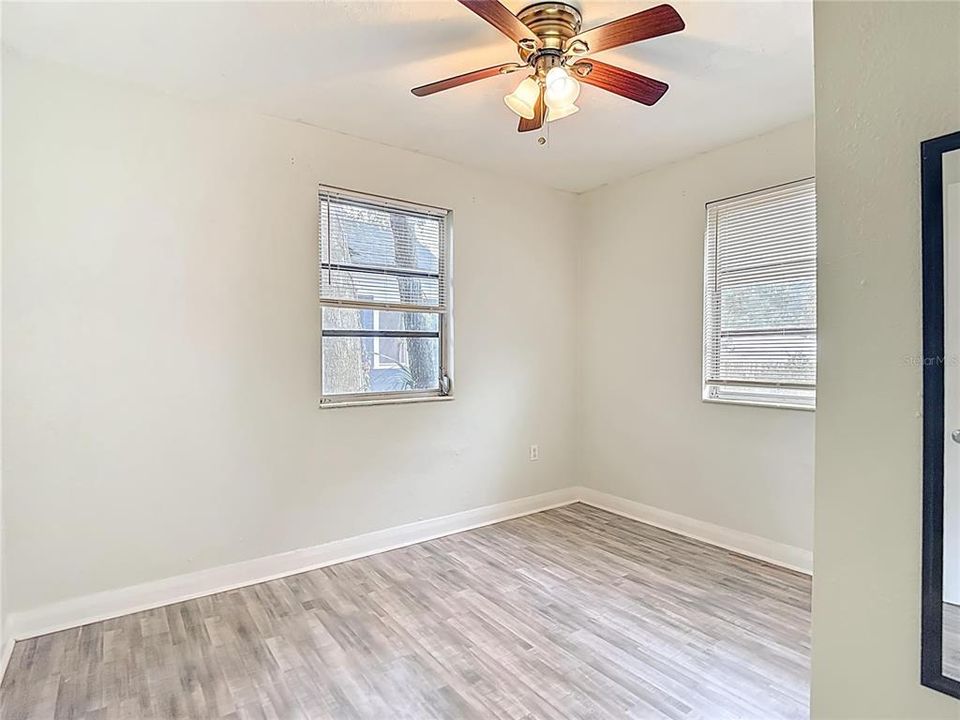 待售: $295,000 (2 贝兹, 1 浴室, 840 平方英尺)