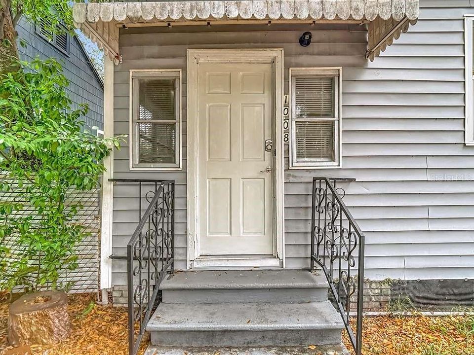 待售: $295,000 (2 贝兹, 1 浴室, 840 平方英尺)