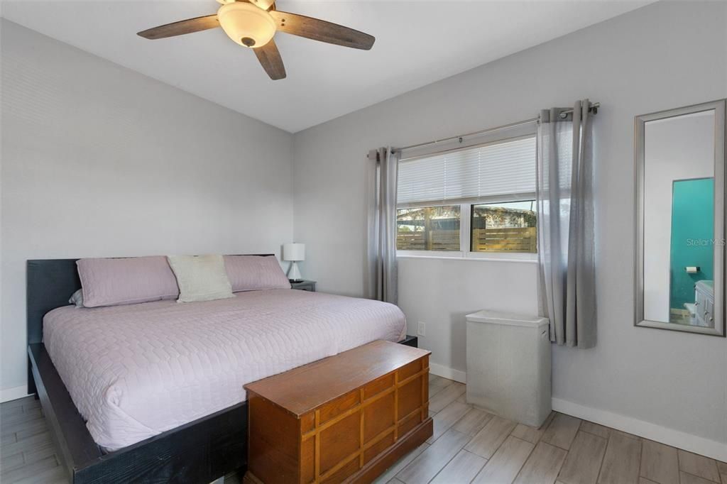 For Sale: $299,900 (2 beds, 1 baths, 1036 Square Feet)