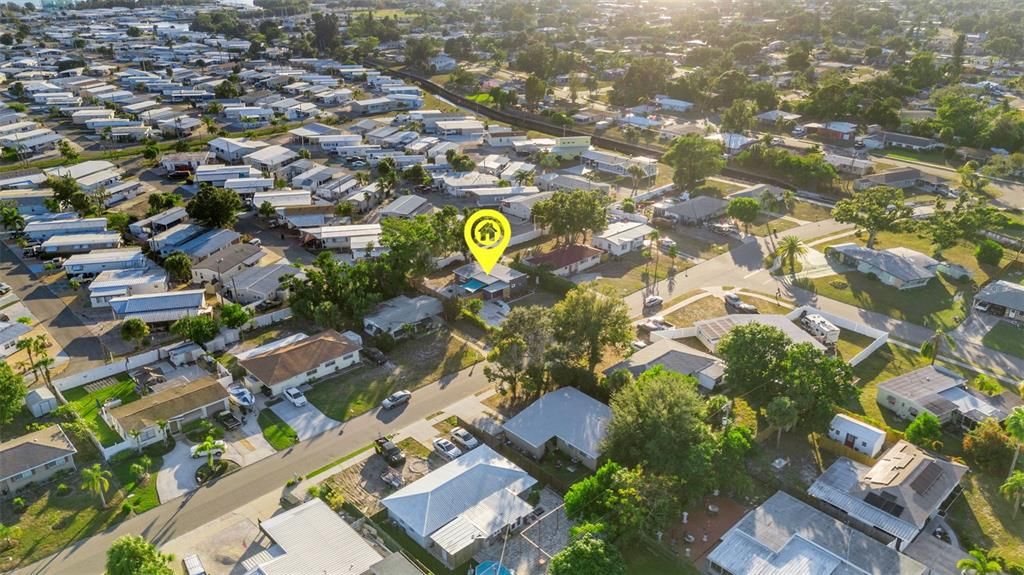 For Sale: $299,900 (2 beds, 1 baths, 1036 Square Feet)