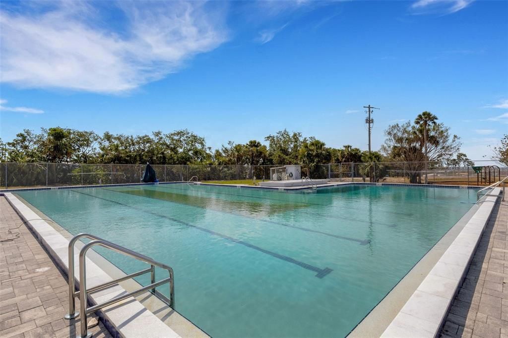 For Sale: $299,900 (2 beds, 1 baths, 1036 Square Feet)