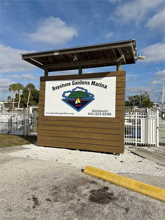 For Sale: $299,900 (2 beds, 1 baths, 1036 Square Feet)