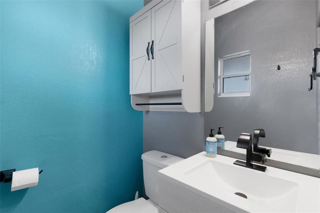 For Sale: $299,900 (2 beds, 1 baths, 1036 Square Feet)