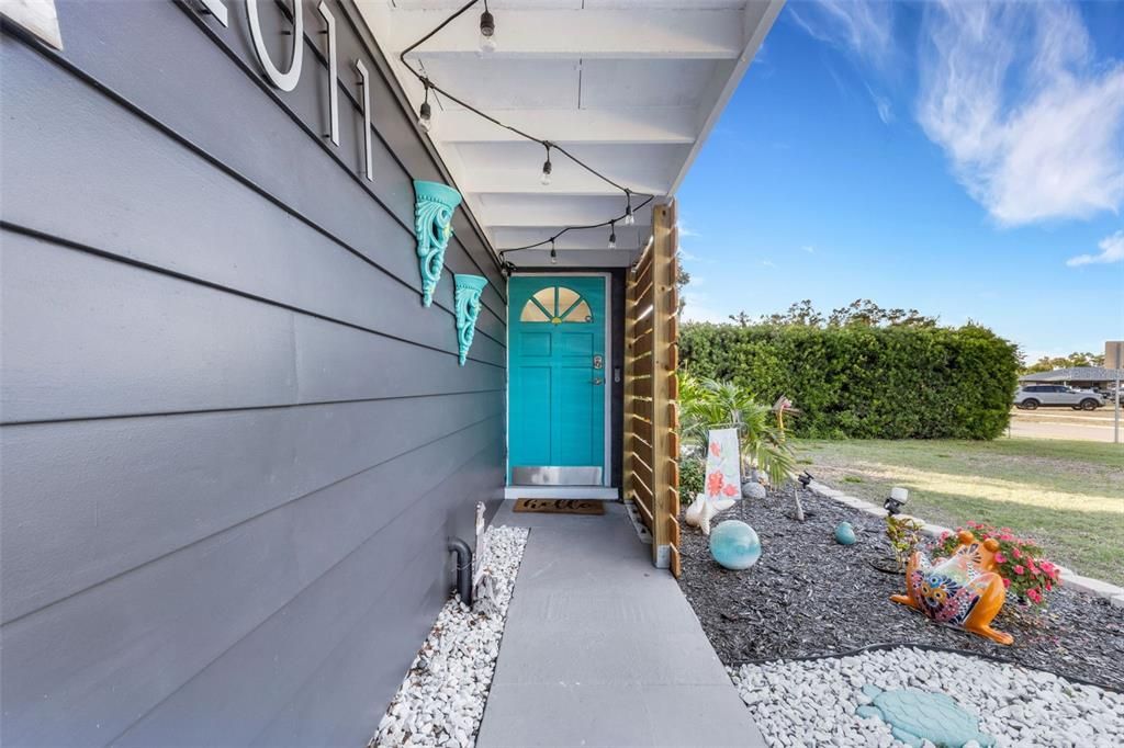 For Sale: $299,900 (2 beds, 1 baths, 1036 Square Feet)