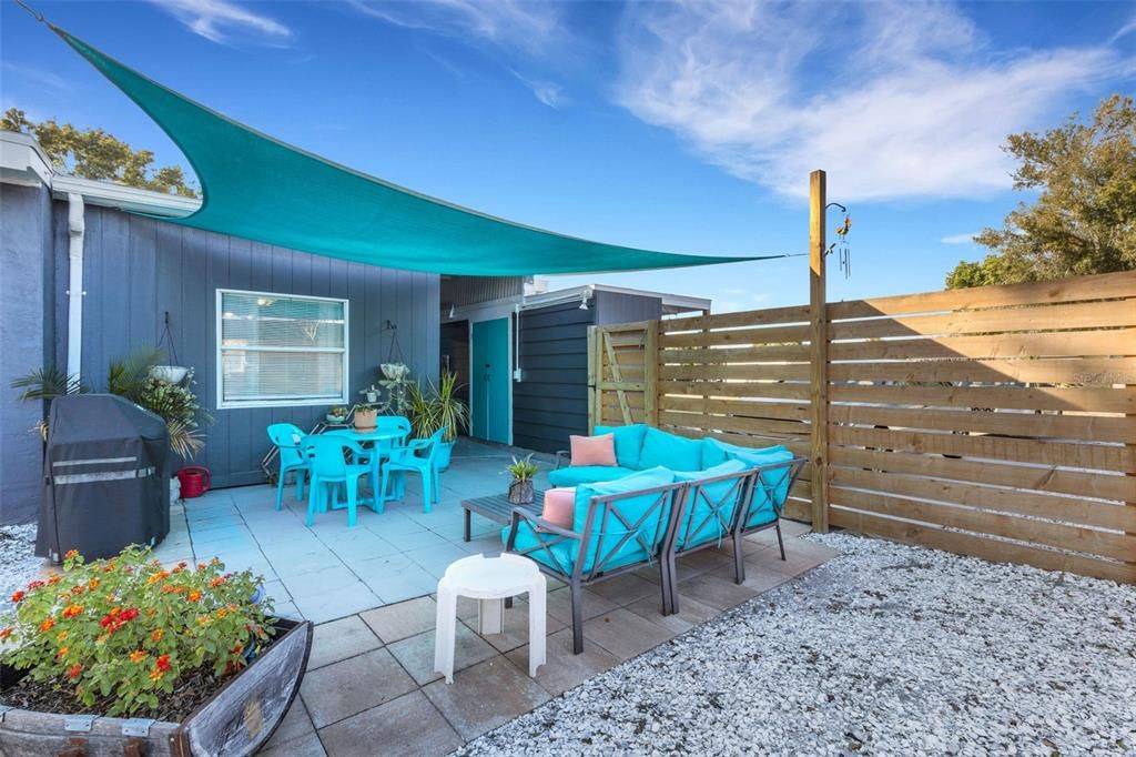 For Sale: $299,900 (2 beds, 1 baths, 1036 Square Feet)