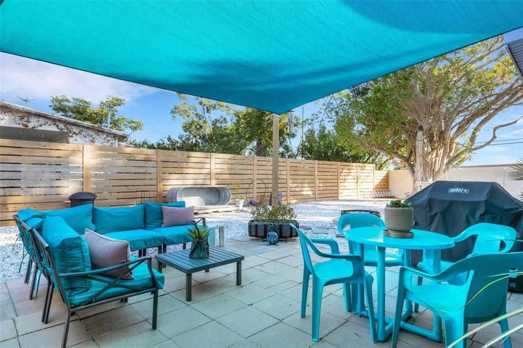 For Sale: $299,900 (2 beds, 1 baths, 1036 Square Feet)