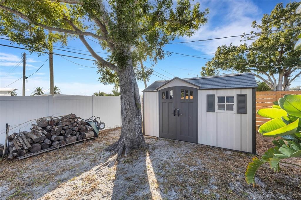 For Sale: $299,900 (2 beds, 1 baths, 1036 Square Feet)