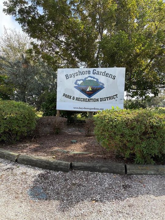 For Sale: $299,900 (2 beds, 1 baths, 1036 Square Feet)