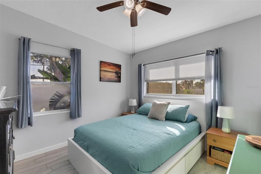 For Sale: $299,900 (2 beds, 1 baths, 1036 Square Feet)