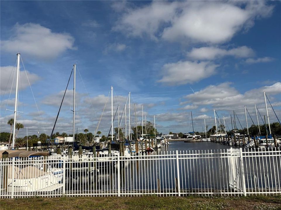 For Sale: $299,900 (2 beds, 1 baths, 1036 Square Feet)