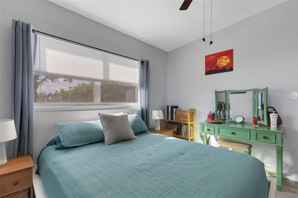 For Sale: $299,900 (2 beds, 1 baths, 1036 Square Feet)