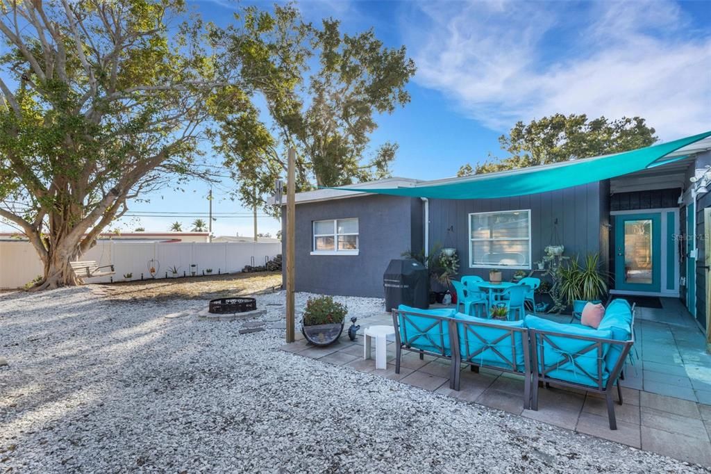 For Sale: $299,900 (2 beds, 1 baths, 1036 Square Feet)