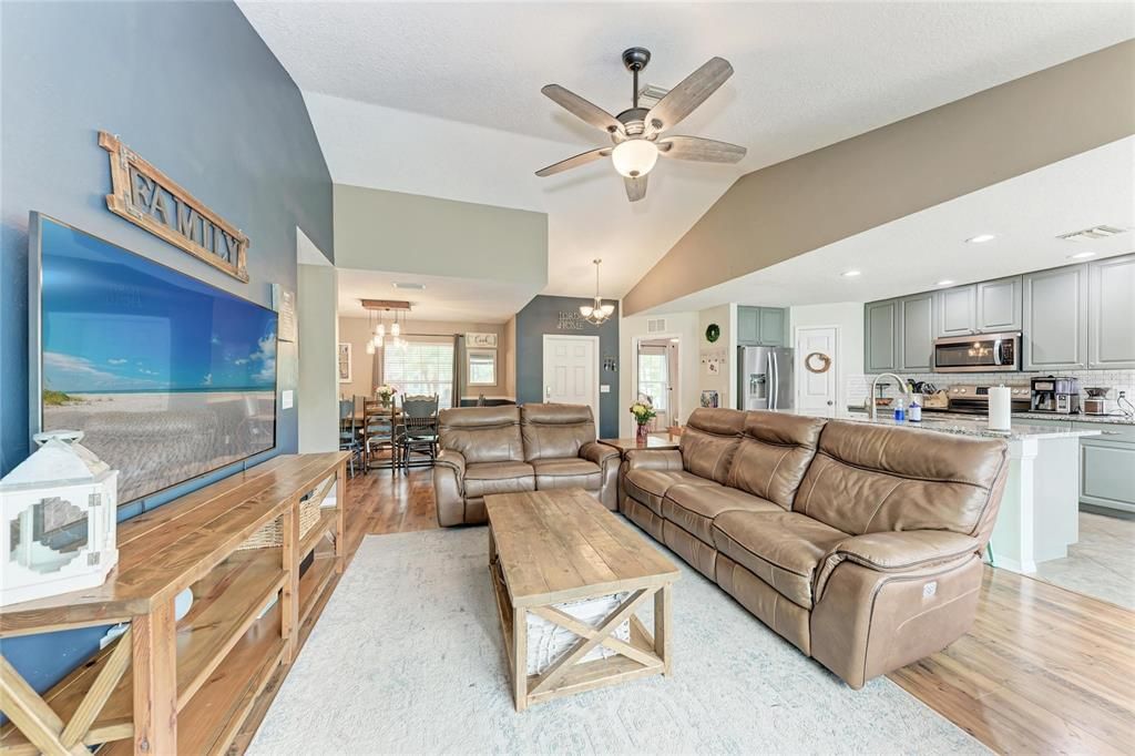 En Venta: $385,000 (3 camas, 2 baños, 1581 Pies cuadrados)