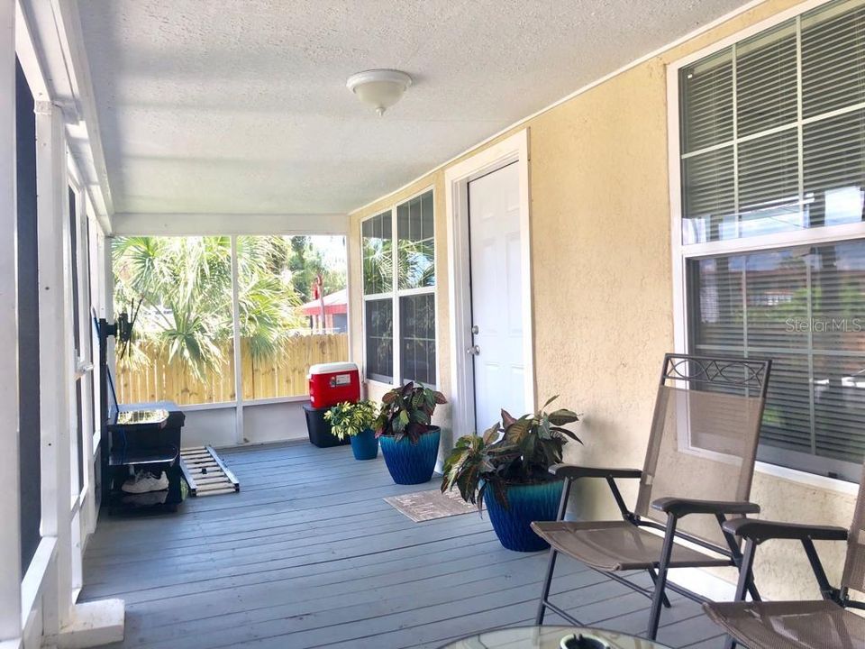 For Sale: $197,000 (2 beds, 1 baths, 744 Square Feet)