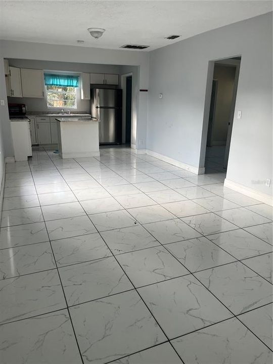 For Sale: $197,000 (2 beds, 1 baths, 744 Square Feet)