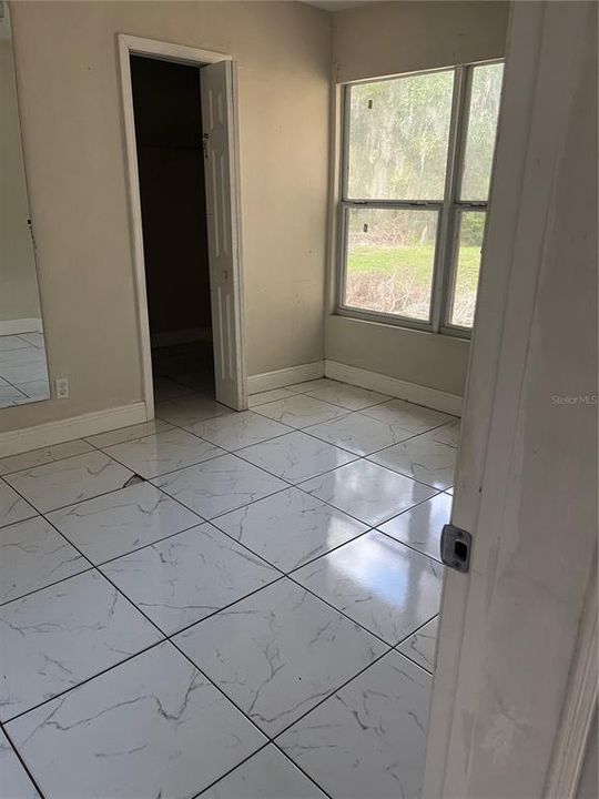 For Sale: $197,000 (2 beds, 1 baths, 744 Square Feet)