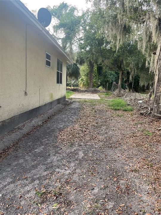 For Sale: $197,000 (2 beds, 1 baths, 744 Square Feet)