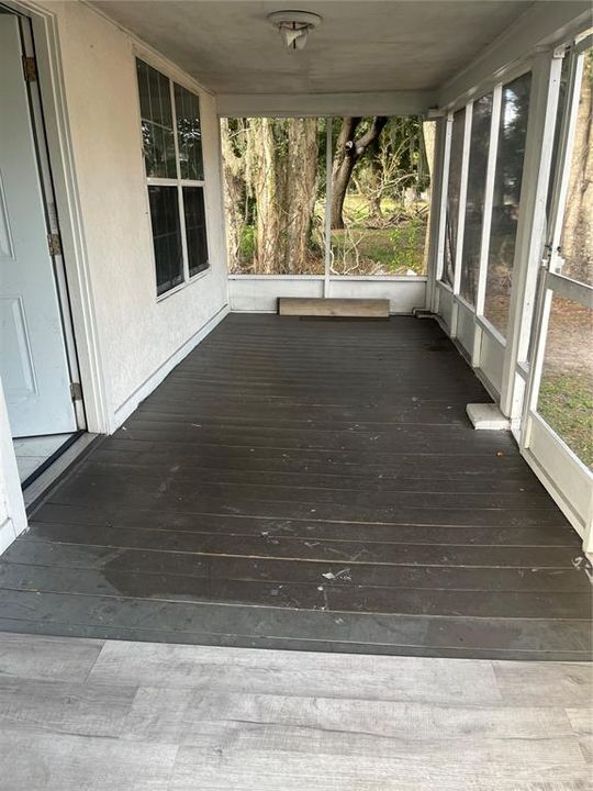 For Sale: $197,000 (2 beds, 1 baths, 744 Square Feet)