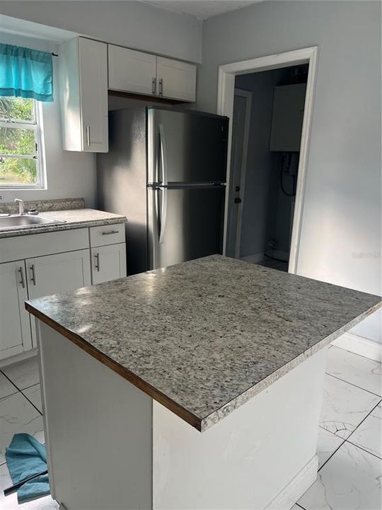 For Sale: $197,000 (2 beds, 1 baths, 744 Square Feet)