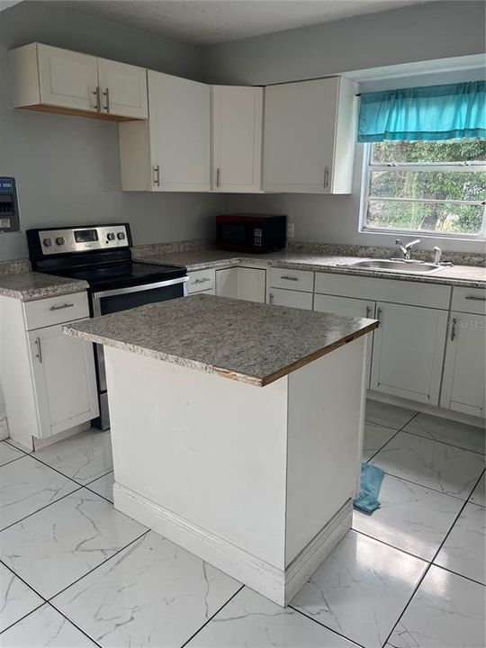 For Sale: $197,000 (2 beds, 1 baths, 744 Square Feet)