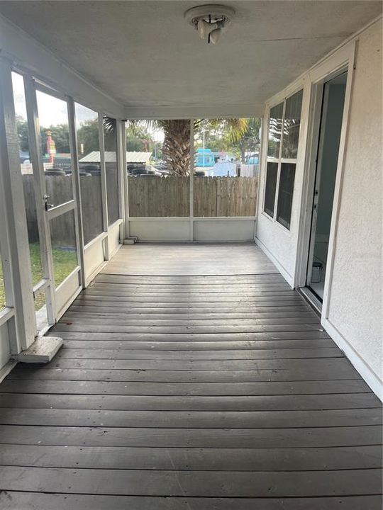 For Sale: $197,000 (2 beds, 1 baths, 744 Square Feet)