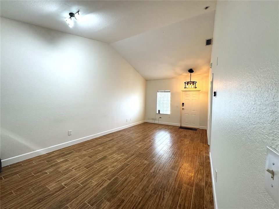 На продажу: $209,900 (2 спален, 2 ванн, 932 Квадратных фут)