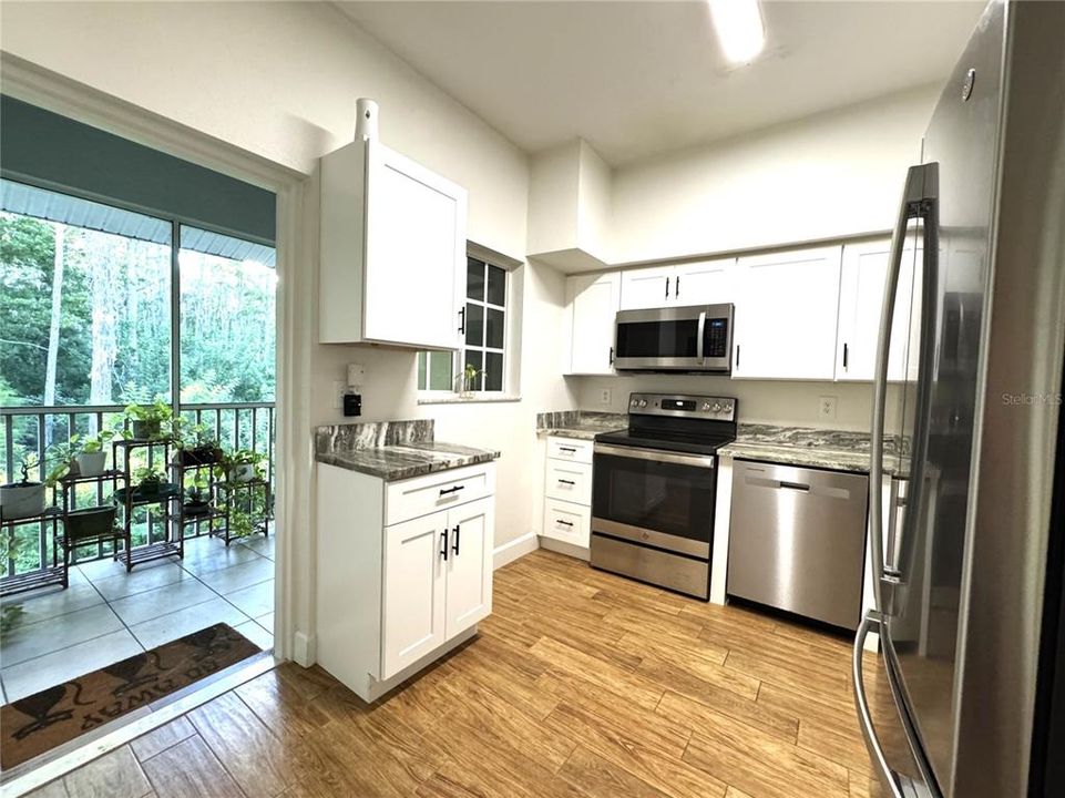 На продажу: $209,900 (2 спален, 2 ванн, 932 Квадратных фут)