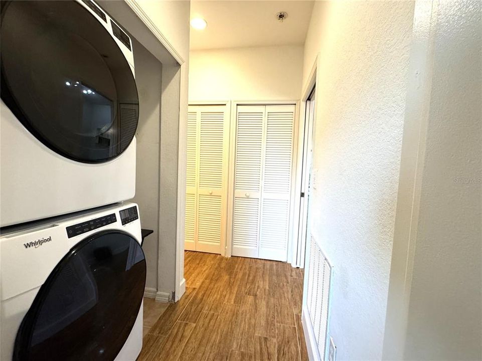 На продажу: $209,900 (2 спален, 2 ванн, 932 Квадратных фут)