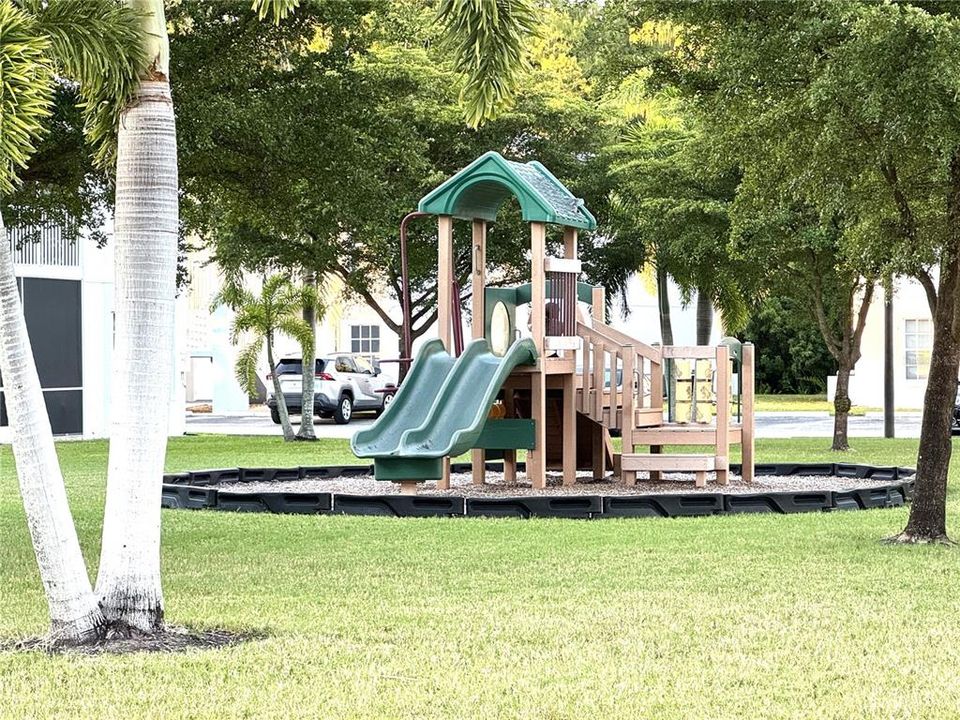 На продажу: $209,900 (2 спален, 2 ванн, 932 Квадратных фут)