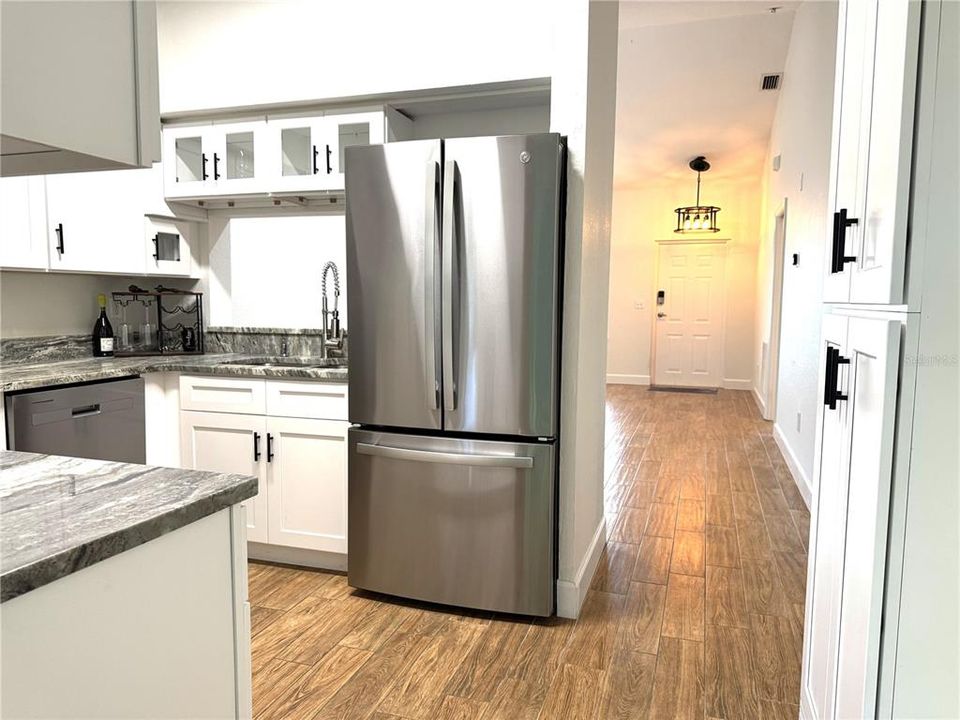 На продажу: $209,900 (2 спален, 2 ванн, 932 Квадратных фут)