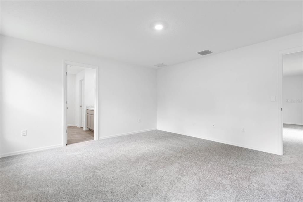 For Rent: $1,950 (4 beds, 2 baths, 1806 Square Feet)