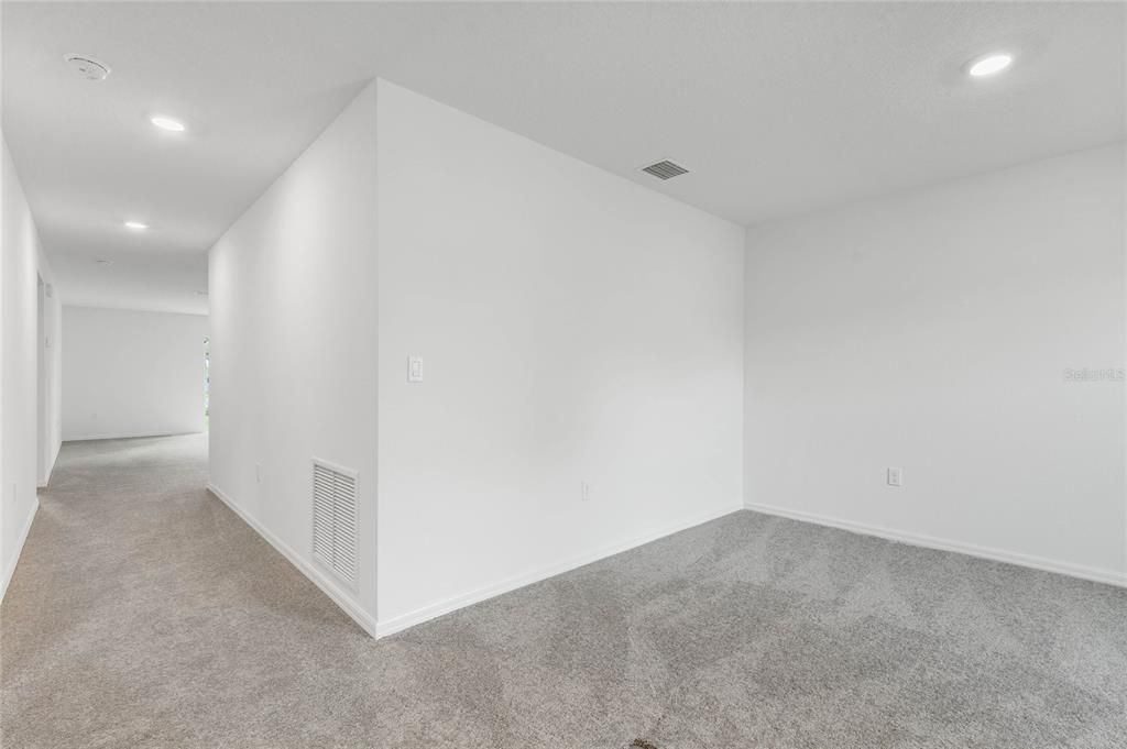 For Rent: $1,950 (4 beds, 2 baths, 1806 Square Feet)