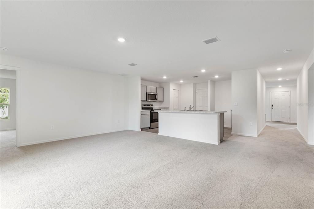 For Rent: $1,950 (4 beds, 2 baths, 1806 Square Feet)