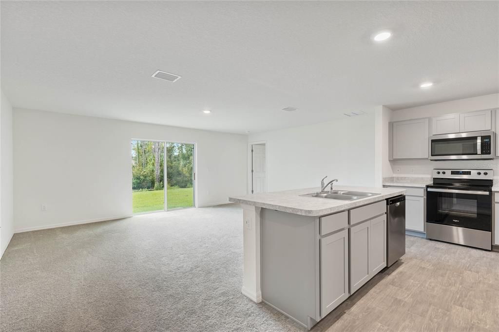 For Rent: $1,950 (4 beds, 2 baths, 1806 Square Feet)