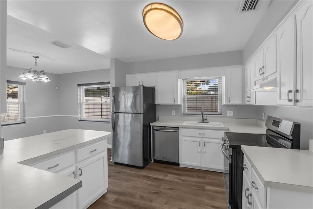 出租: $2,600 (3 贝兹, 2 浴室, 1324 平方英尺)