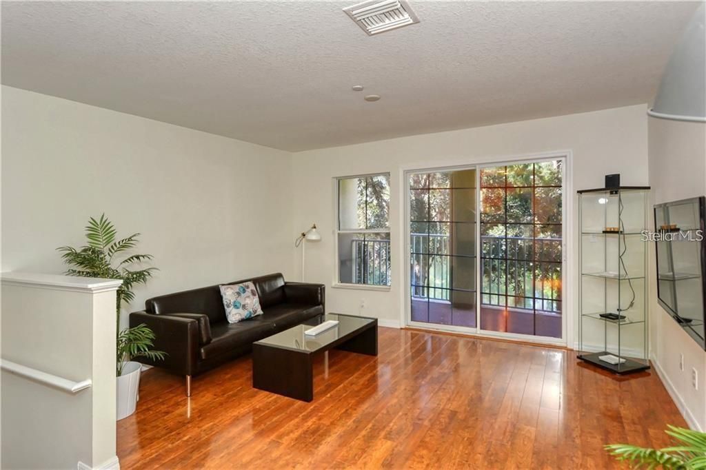 For Rent: $2,000 (2 beds, 2 baths, 1064 Square Feet)