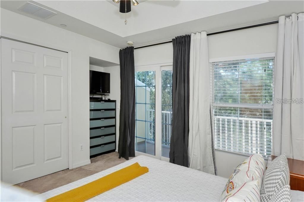 For Rent: $2,000 (2 beds, 2 baths, 1064 Square Feet)