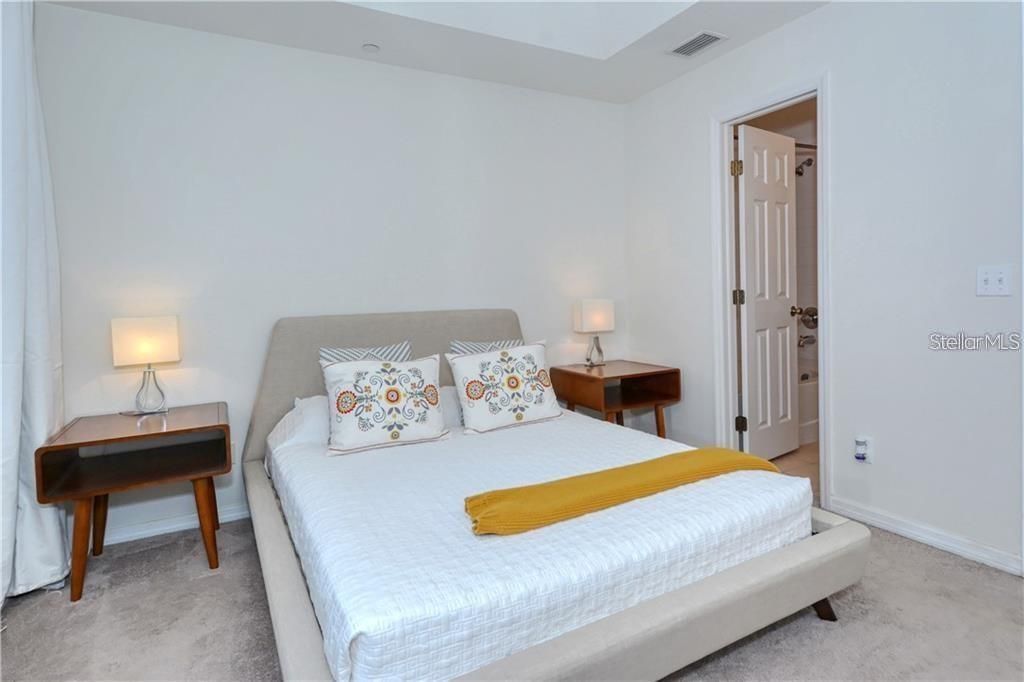 For Rent: $2,000 (2 beds, 2 baths, 1064 Square Feet)