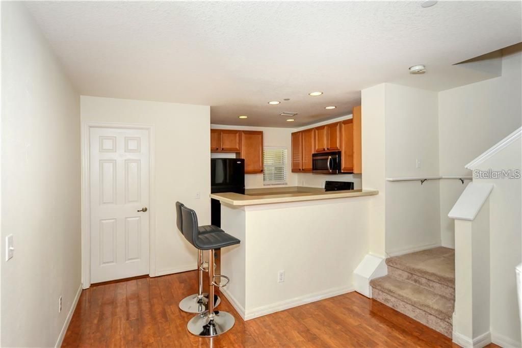 For Rent: $2,000 (2 beds, 2 baths, 1064 Square Feet)