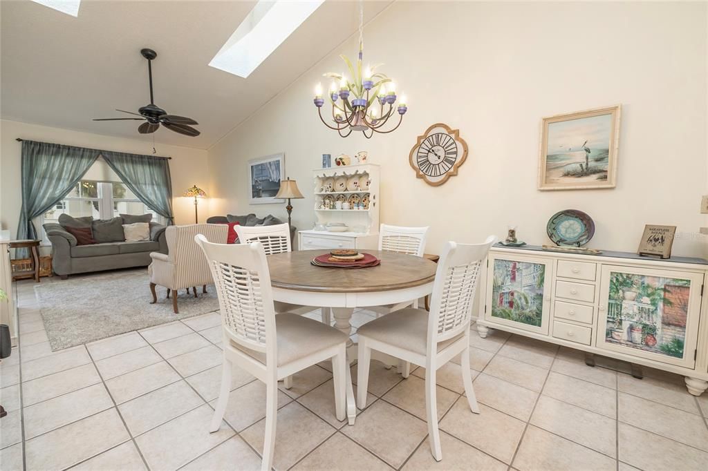 For Sale: $425,000 (2 beds, 2 baths, 920 Square Feet)