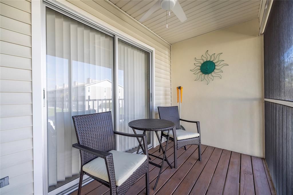 For Sale: $425,000 (2 beds, 2 baths, 920 Square Feet)